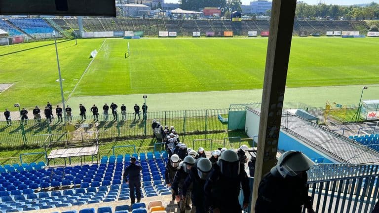 Policjanci opanowali stadion miejski. Co tam się działo?