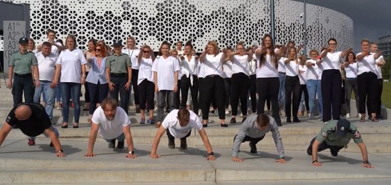 Izba Administracji Skarbowej w challenge&rsquo;u zbiera środki na ważny cel