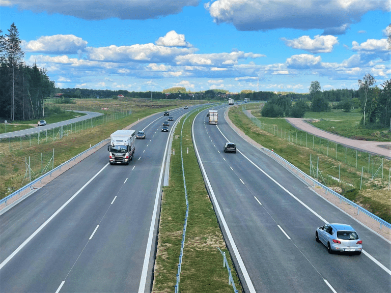 Nowy odcinek drogi ekspresowej otwarty – szybciej i bezpieczniej przez Mazury
