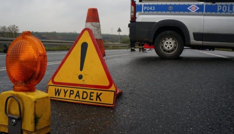 W Olsztynie 80-letni kierowca potrącił pieszego na przejściu. Poszkodowany w szpitalu