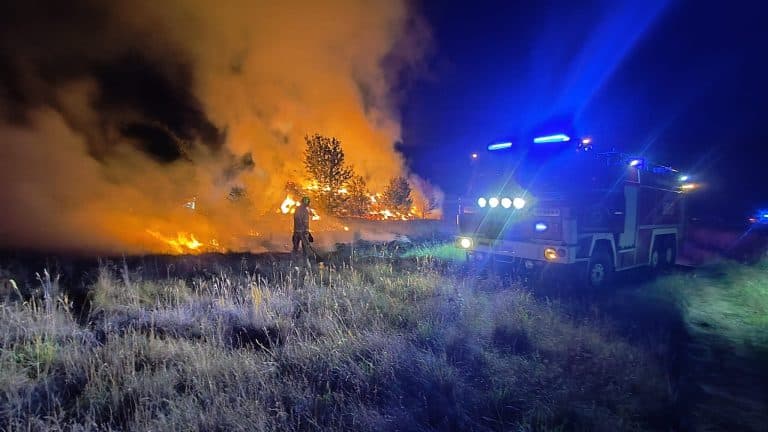 W Krokowie spłonęło prawie tysiąc bel słomy. Rolnik pozostał bez zapasów