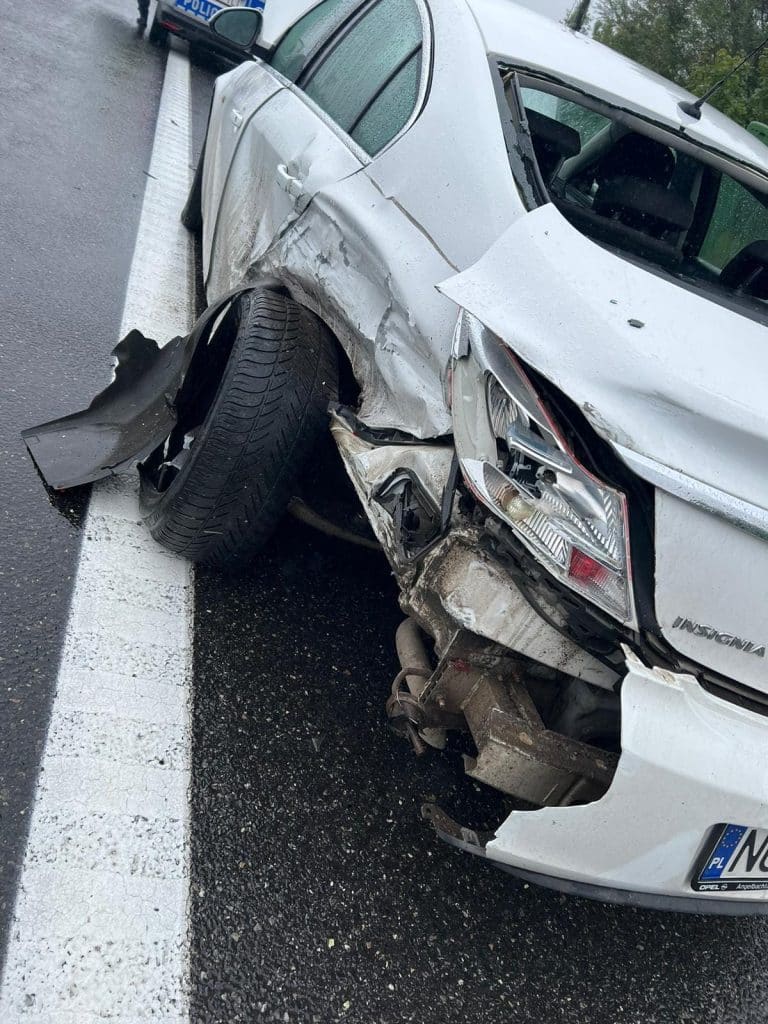 Kobieta wjechała w auto stojące na poboczu Wiadomości