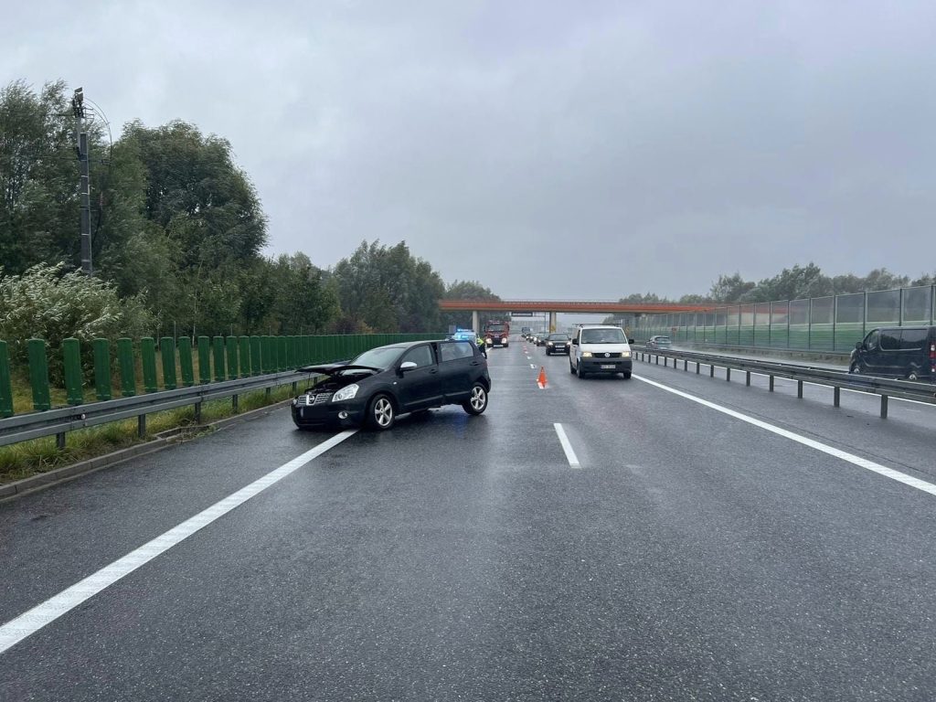 Kobieta wjechała w auto stojące na poboczu Wiadomości