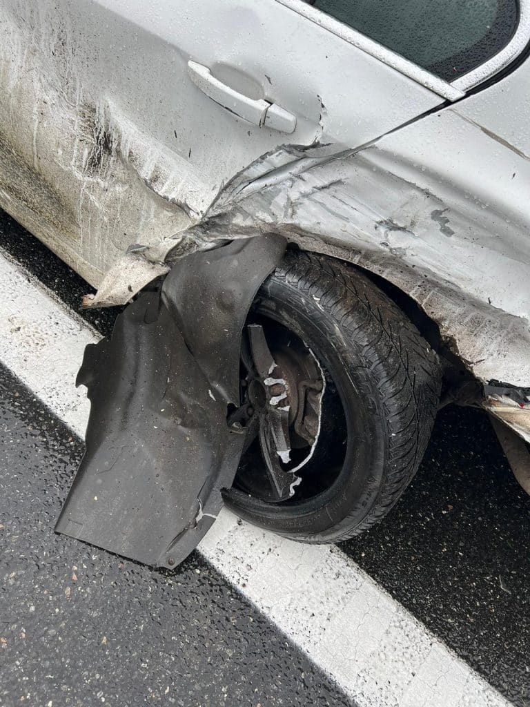 Kobieta wjechała w auto stojące na poboczu Wiadomości