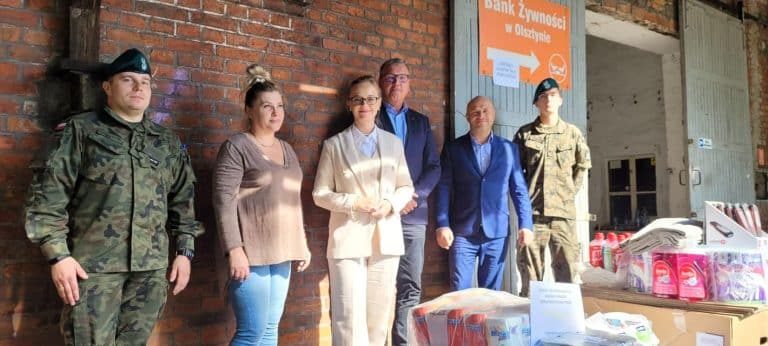 Ippon Group przekazuje dary dla powodzian &ndash; latarki, żywność, środki czystości