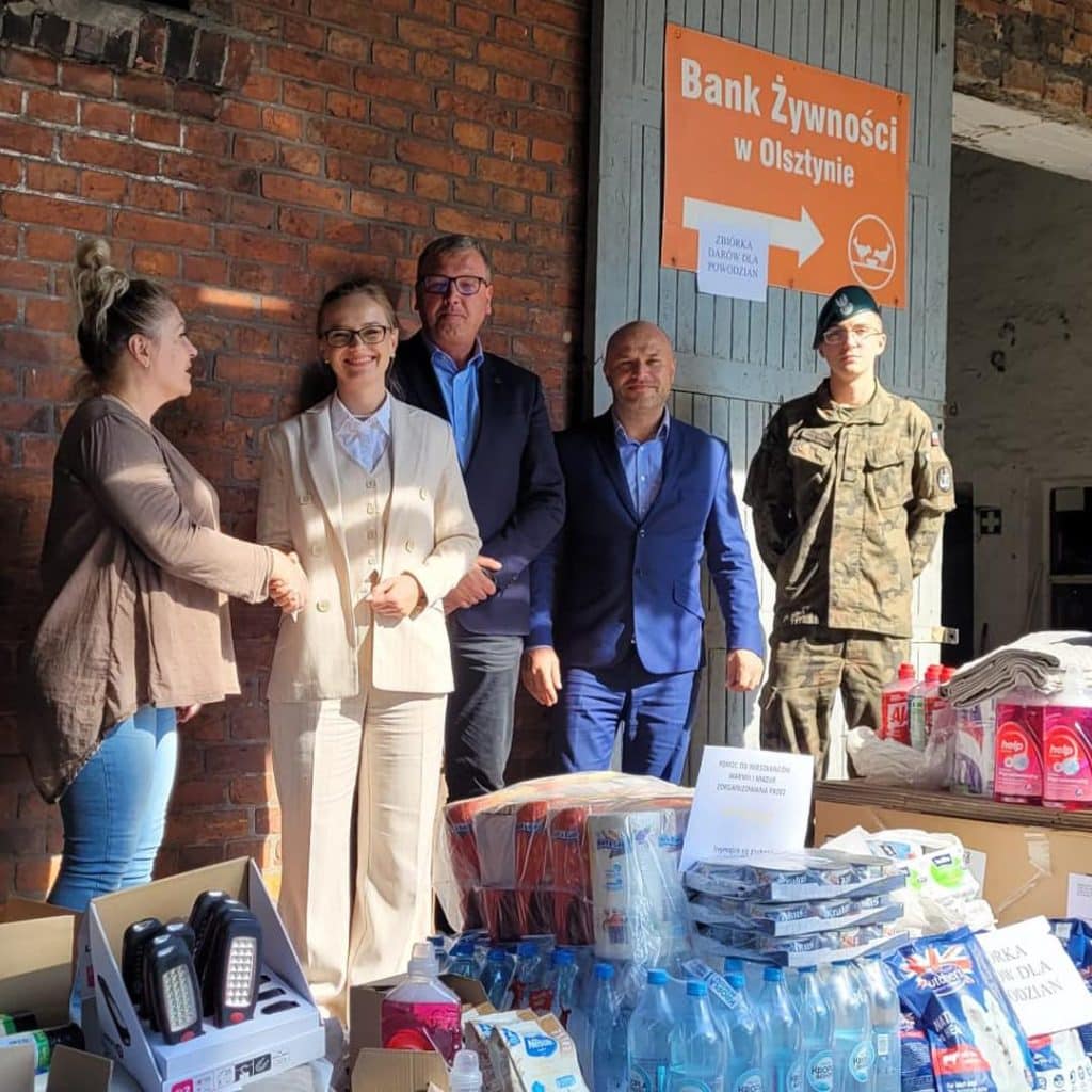 Ippon Group przekazuje dary dla powodzian – latarki, żywność, środki czystości pomoc Olsztyn, Wiadomości, zShowcase