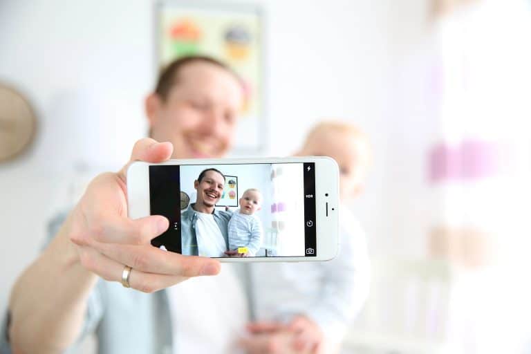 Czy naprawdę chcesz pokazywać swoje dziecko w sieci? Ruszyła akcja &bdquo;FotoStop&rdquo;