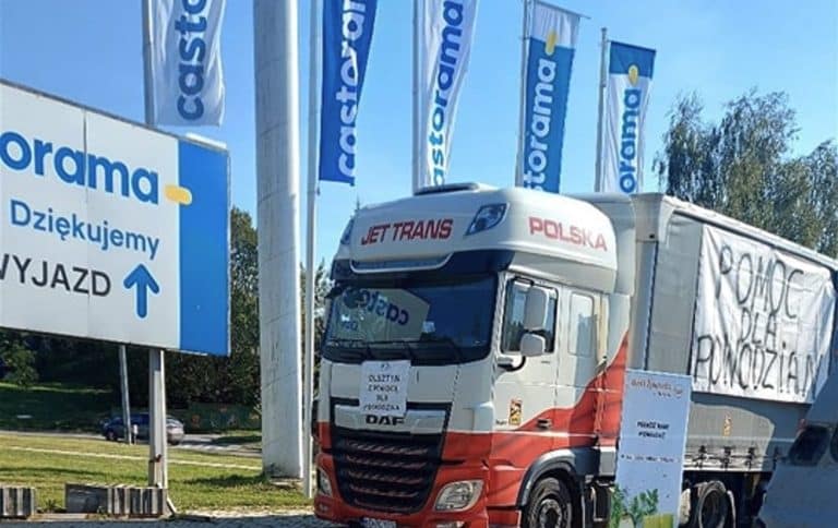 Zbi&oacute;rka dar&oacute;w dla powodzian przy olsztyńskiej Castoramie