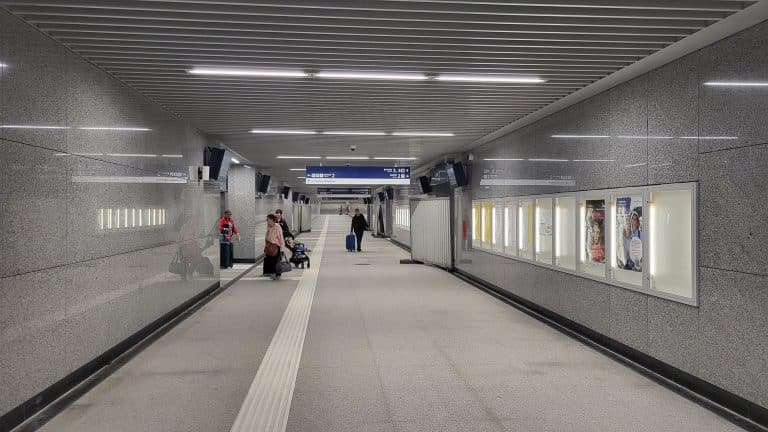 przejście na perony dworzec olsztyn pkp