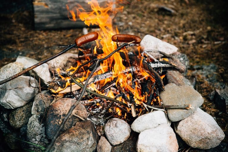 Rodzinne gry, zabawy i tańce. Dzień Pieczonego Ziemniaka w podolsztyńskiej gminie