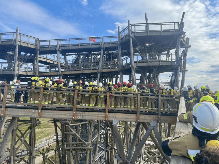 100 strażaków na wieży widokowej na Kurzej Górze. Co tam się działo?