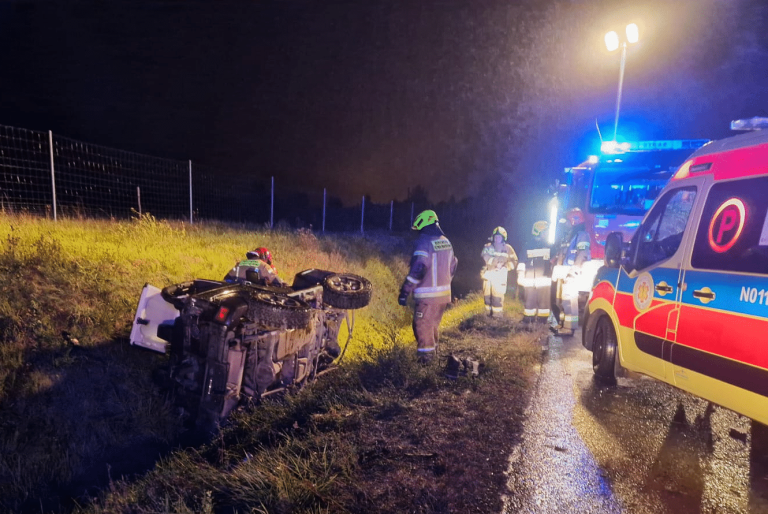 Pijany kierowca wjechał w pojazdy straży pożarnej podczas obsługi wypadku