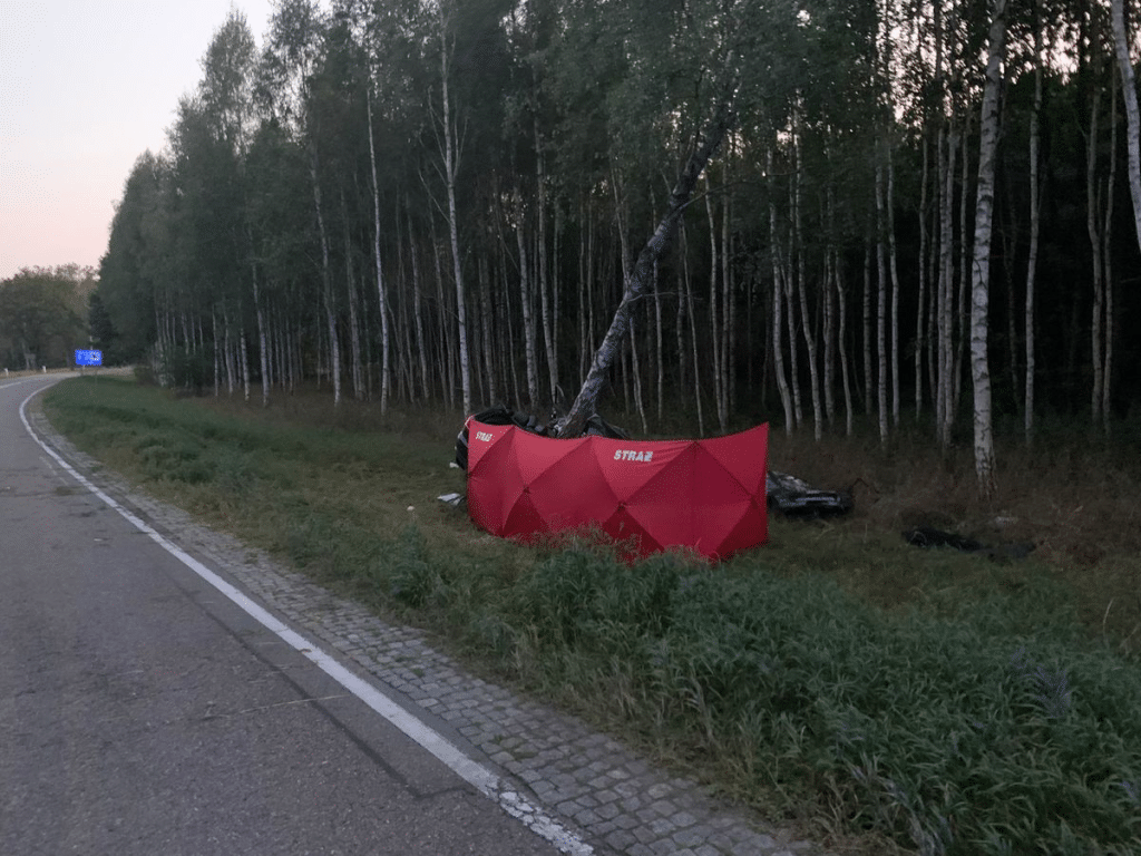 Kierowca Audi stracił panowanie i uderzył w drzewo. Nie przeżył Kronika policyjna Szczytno, Wiadomości, zShowcase