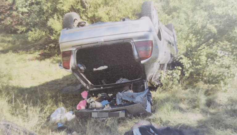 Wracały z imprezy „pożyczonym” autem – dachowały. Kierująca miała 2 promile