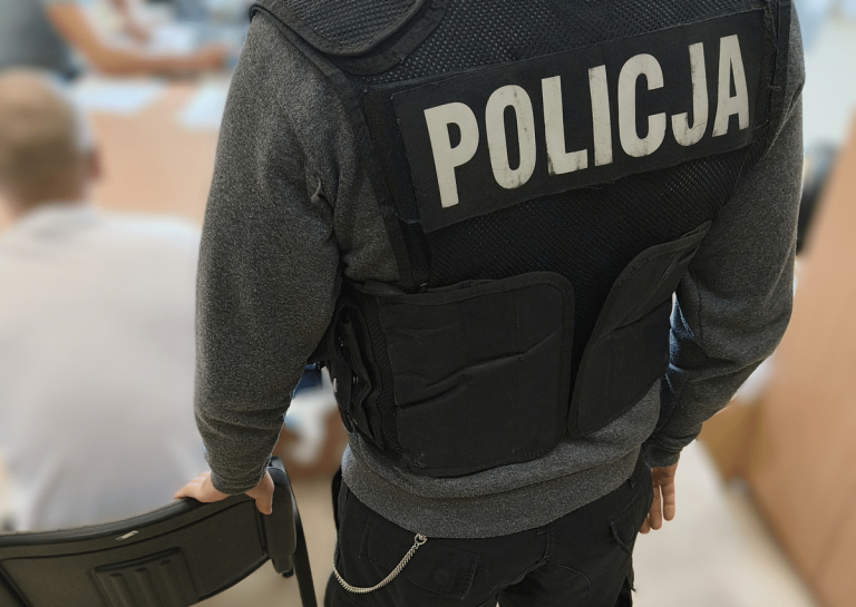 Grasował po sklepach galerii i wynosił, co chciał. Wpadł przez szampon