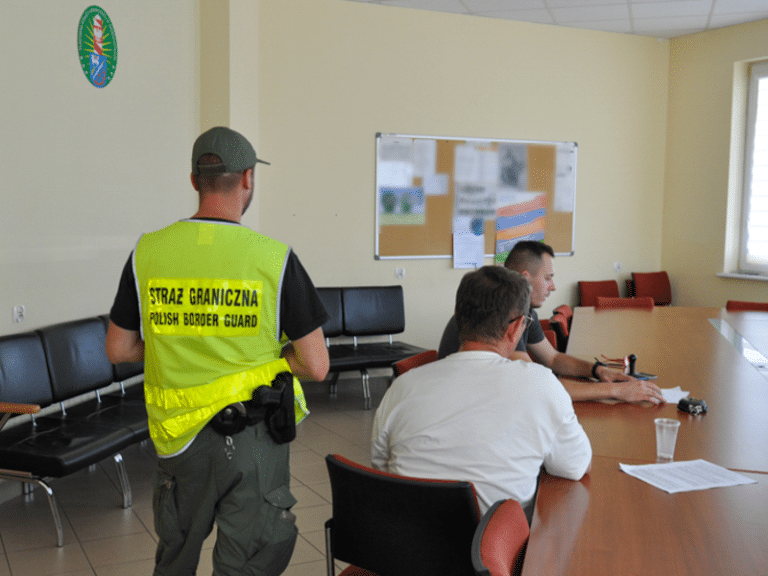 Rosjanin próbował wjechać do Polski z podrobionym dokumentem – został zatrzymany