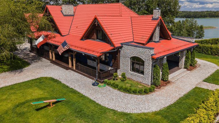 Misiek Koterski otworzył na Mazurach luksusową klinikę leczenia uzależnień