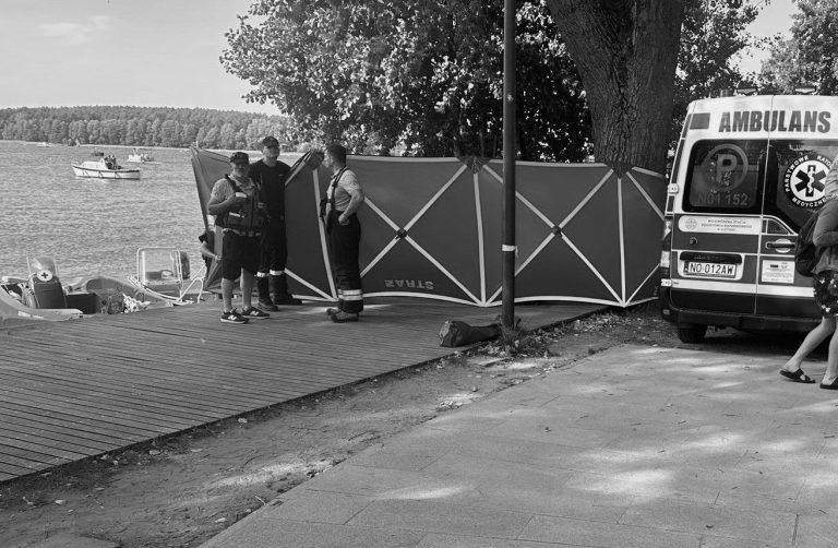 służby ratunkowe nad jeziorem Ukiel