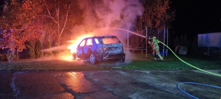 Mercedes w ogniu. Płonął jak pochodnia