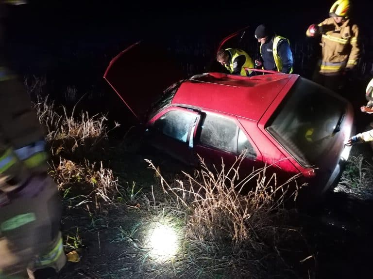 Dachowanie w powiecie braniewskim: kierowca peugeota zniknął