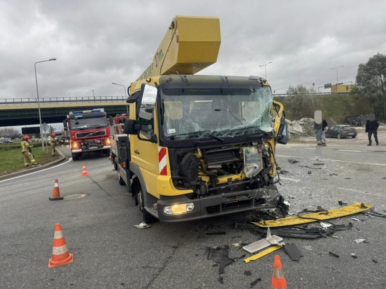 Uwaga! Utrudnienia w ruchu spowodowane kolizją ciężarówek