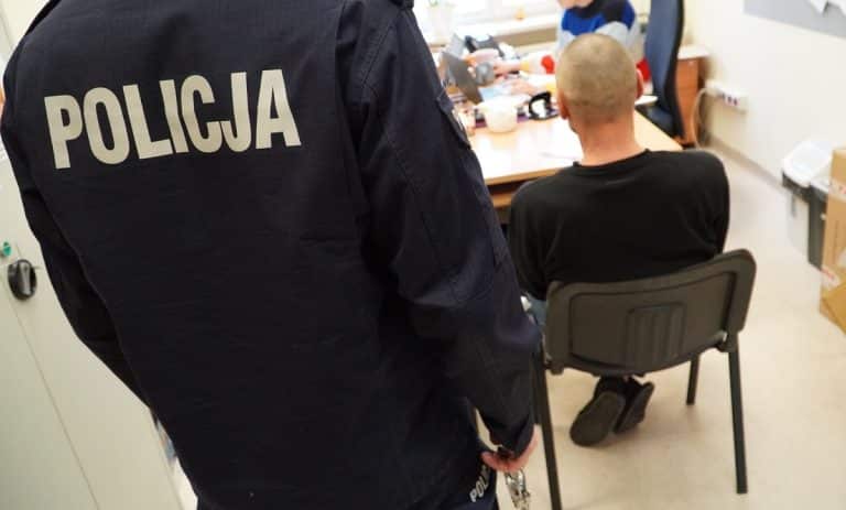 Złodziej zatrzymany w galerii handlowej w Olsztynie &mdash; kompletował kolekcję obuwia