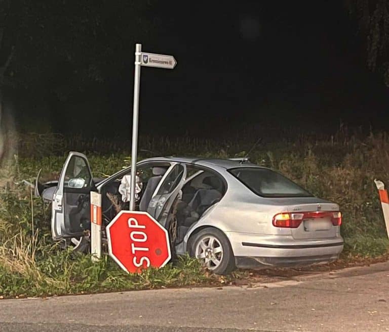 Pijany kierowca rozbił auto w rowie i uciekał pieszo