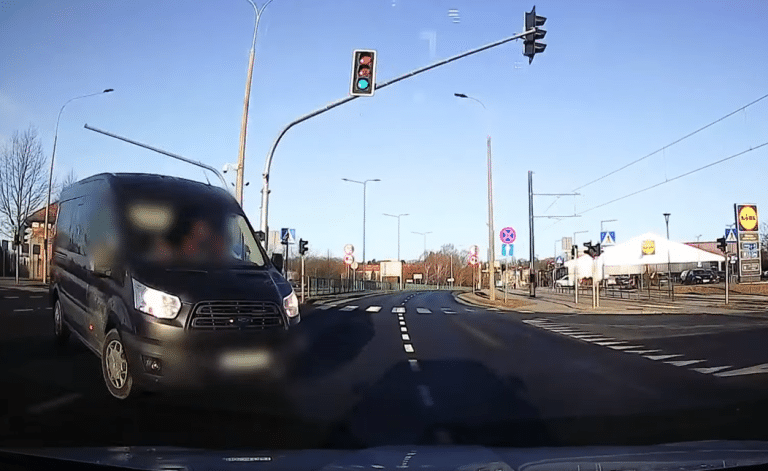 Nie ustąpił pierwszeństwa &ndash; wideorejestrator pom&oacute;gł w ukaraniu kierowcy