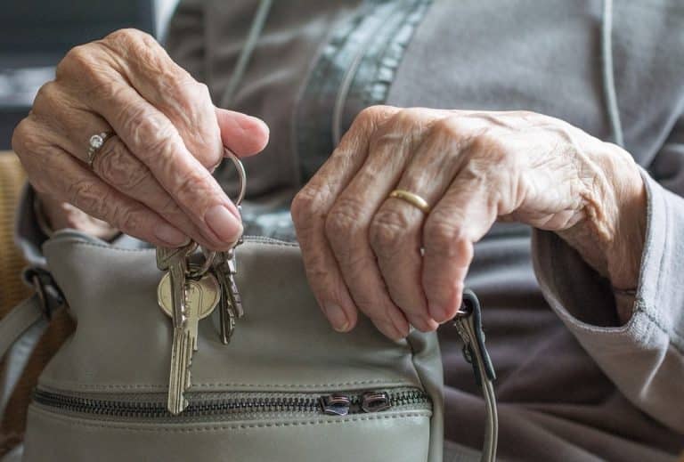 71-letnia amatorka drogich kosmetyków przyłapana na kradzieży