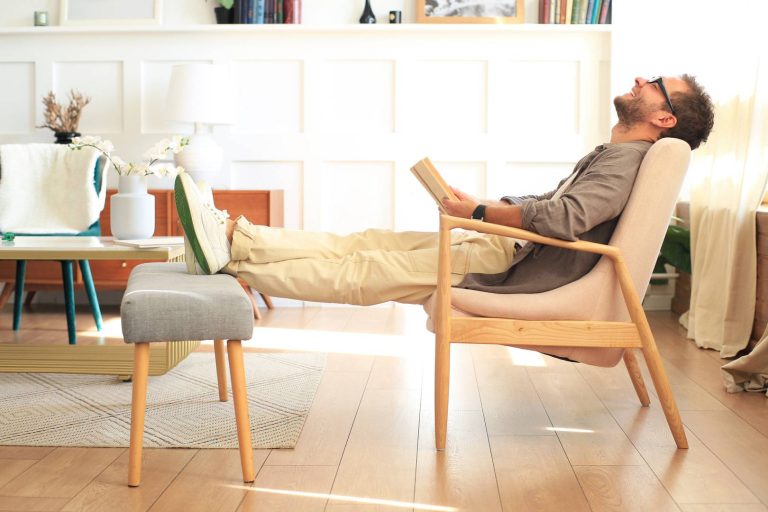 Uniwersalne pokrowce na krzesła do domu: Praktyczne i stylowe rozwiązanie