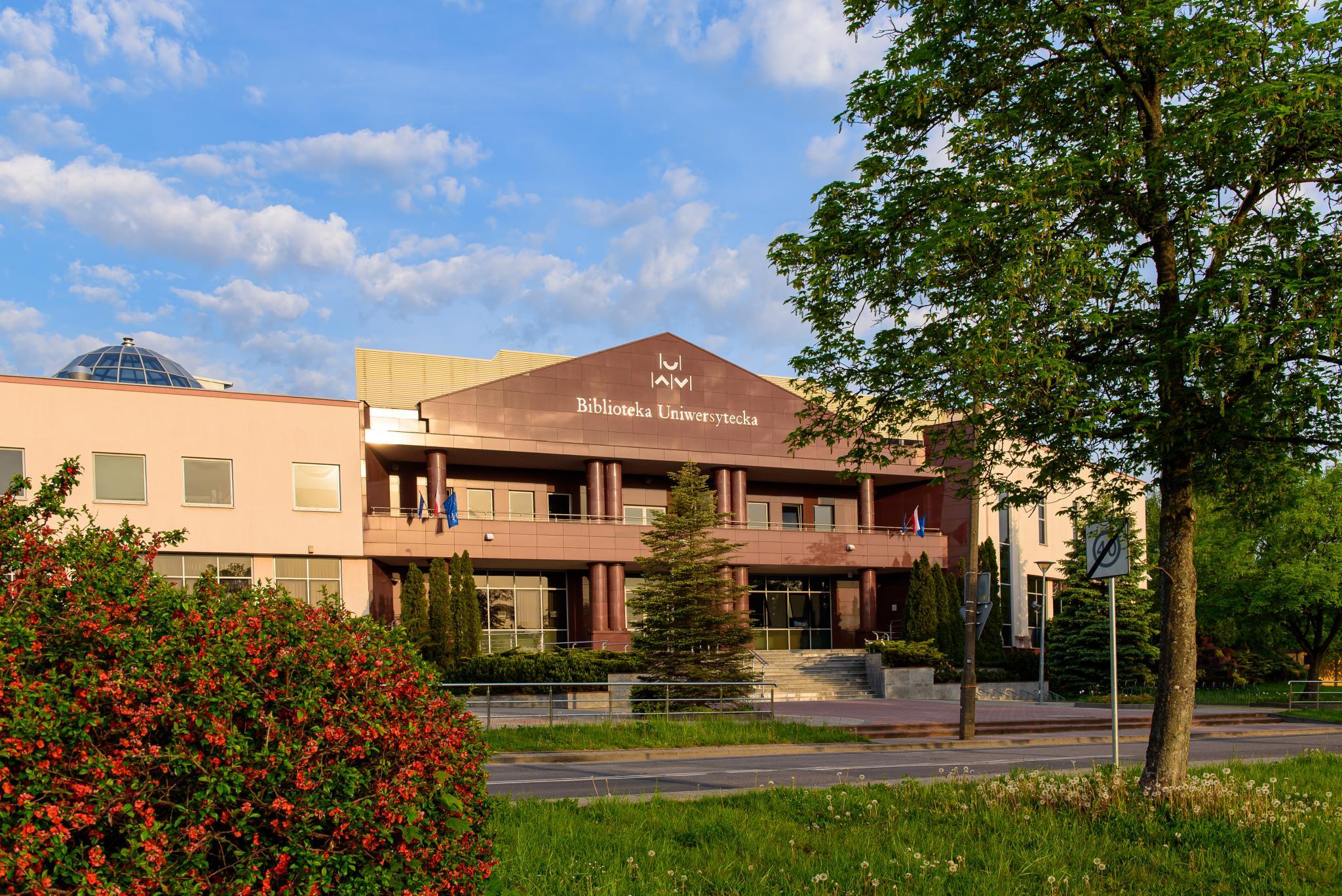 Nad ranem wybuchł pożar w bibliotece uniwersyteckiej straż pożarna Wiadomości, Olsztyn, zPAP