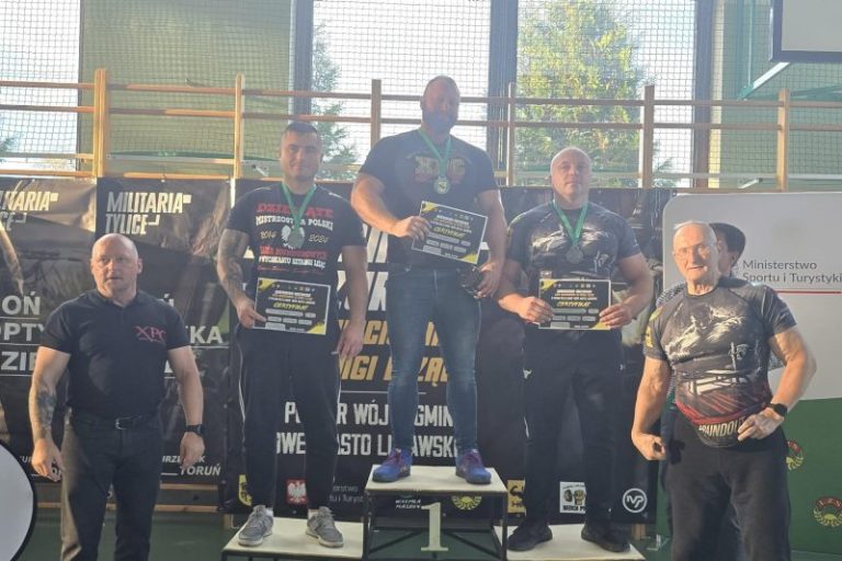 Policjant z Gołdapi zdobywa tytuł mistrza ligi wyciskania sztangi