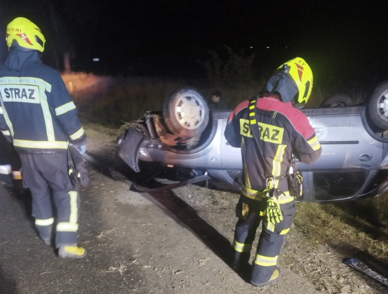 Stracił kontrolę i dachował, kierowca cudem wyszedł bez szwanku