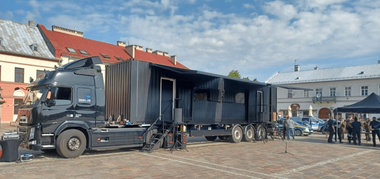 Escapetruck w Olsztynie – interaktywna gra, która otwiera oczy na dramat współczesnego niewolnictwa