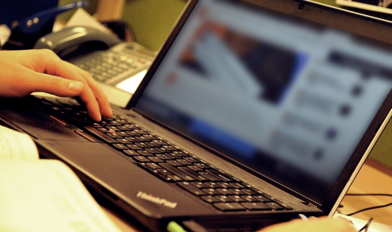 Oszustwo w kantorze internetowym – kobieta straciła 150 tys. zł