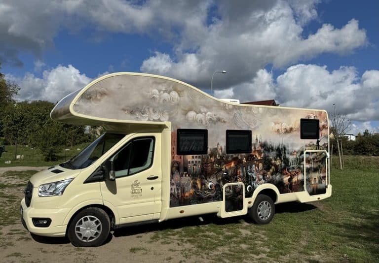 Małżeństwo z Olsztyna promuje region w oryginalny spos&oacute;b