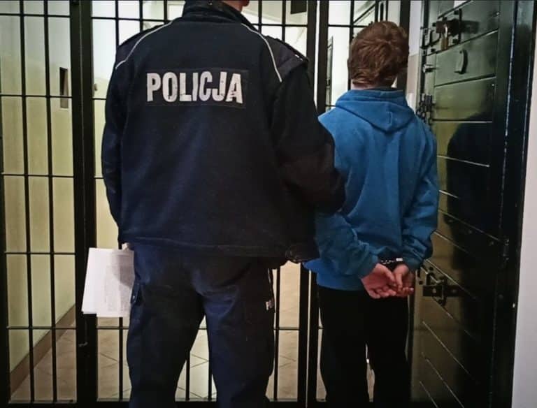 Mężczyzna zaatakował 15-latka ostrym narzędziem