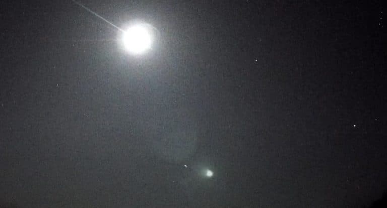 Meteoryt spadł w niedużej odległości od Olsztyna? Poszukiwacze rozpoczynają akcję