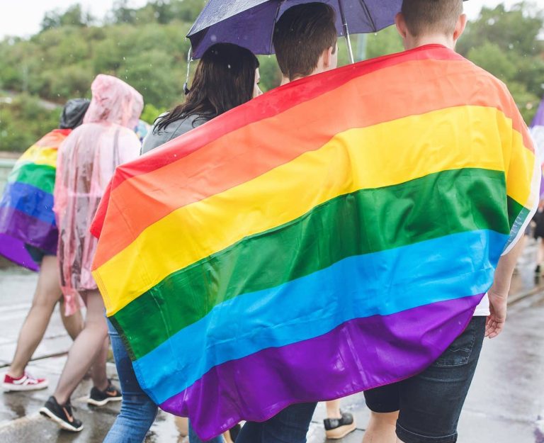 Olsztyńskie liceum chwali się Tęczowym Piątkiem promującym akceptację os&oacute;b LGBTQ+