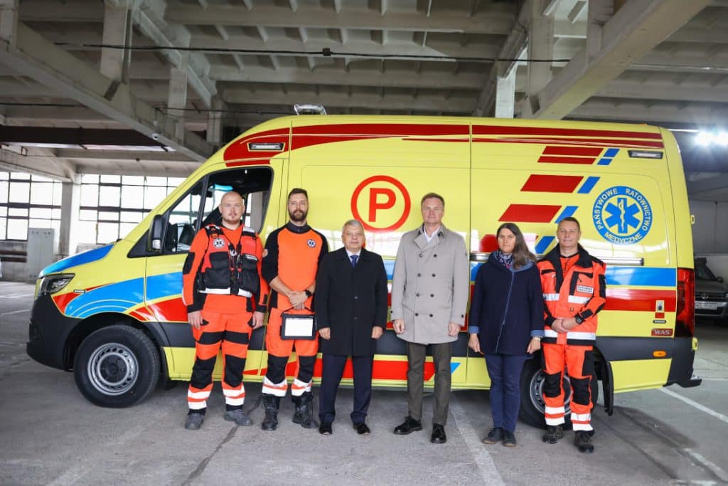 Takiego ambulansu w regionie jeszcze nie było. Stacja Pogotowia odebrała nowy pojazd zdrowie Olsztyn, Wiadomości, zShowcase