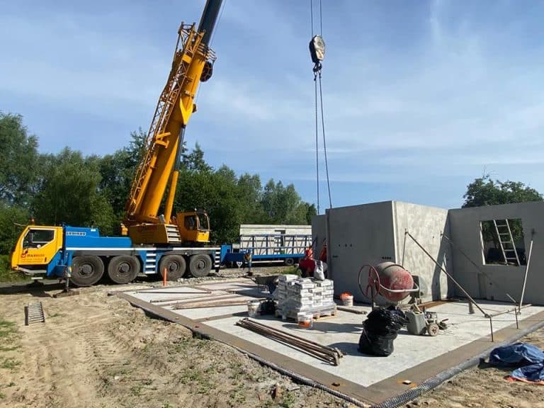 Kiedy warto skorzystać z usług dźwigowych?