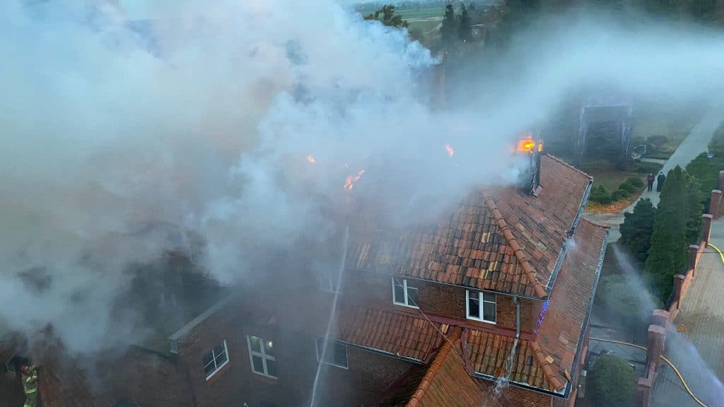 Płonie klasztor. Wielki ogień na dachu straż pożarna Braniewo, Wiadomości, zShowcase