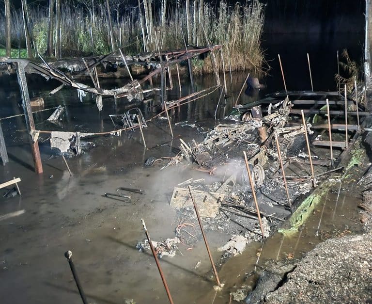 Dwie łodzie spłonęły doszczętnie. Policja bada przyczyny pożaru