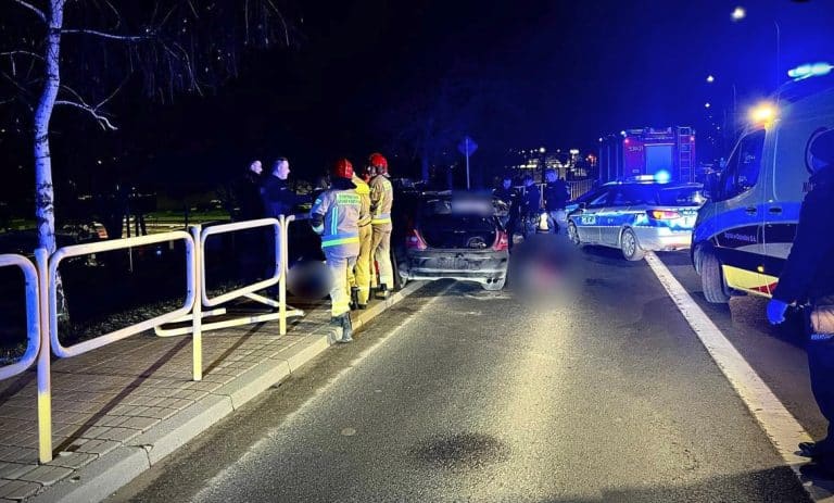 Pijany 18-latek uciekał przed policją. Rozbił się na barierkach