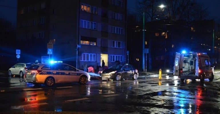 Niebezpieczny wiecz&oacute;r w Olsztynie &ndash; piesi potrąceni na pasach i chodniku