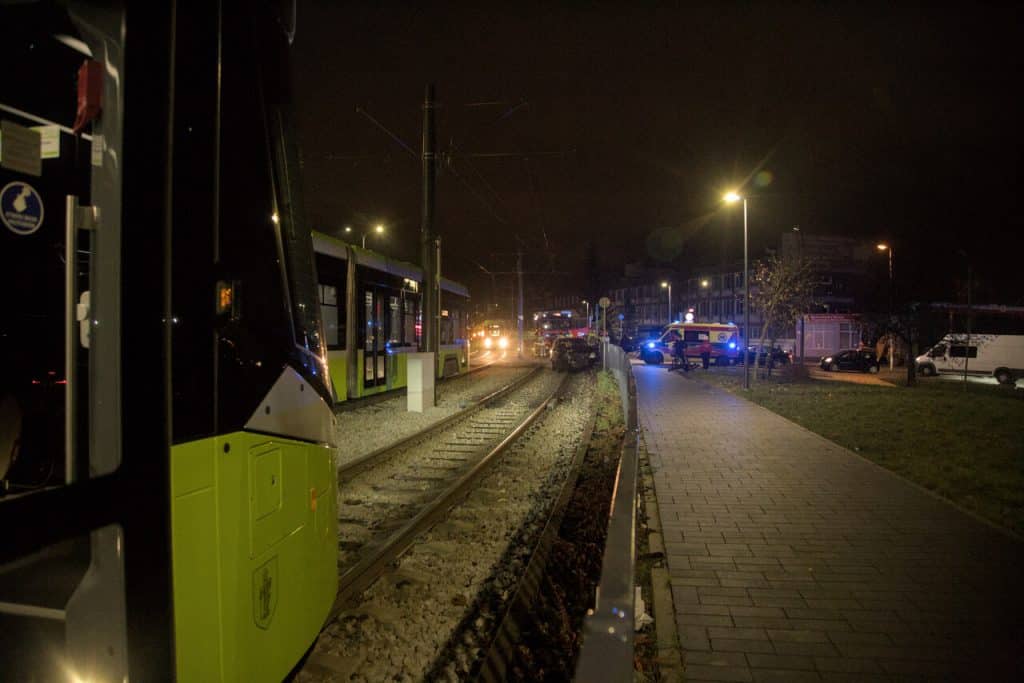 Znów doszło do kolizji na Nagórkach. Opel zderzył się z tramwajem ruch drogowy Olsztyn, Wiadomości, zShowcase