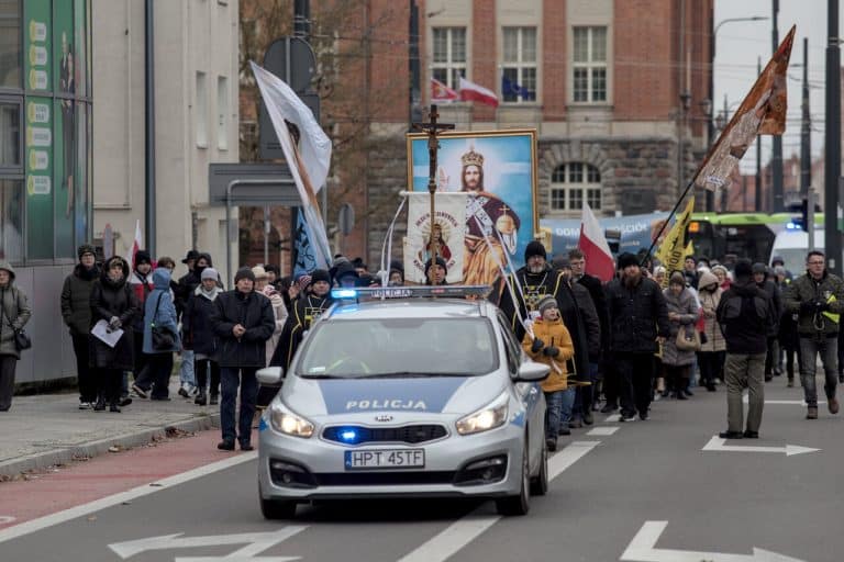 Chrystus Kr&oacute;l na ulicach Olsztyna &ndash; pierwsza procesja w historii miasta