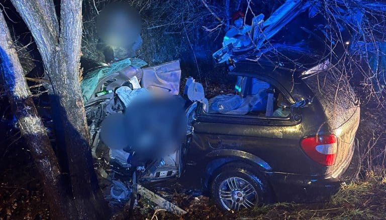 Tragiczna noc na Mazurach: 25-latek zginął na miejscu. Jego brat w ciężkim stanie