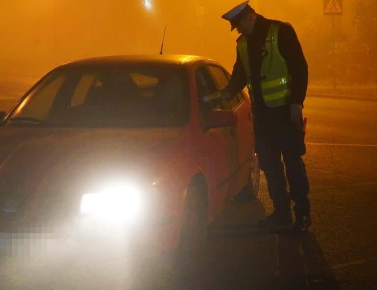 Policjanci zatrzymali pijanego ojca – wiózł 3-letnie dziecko