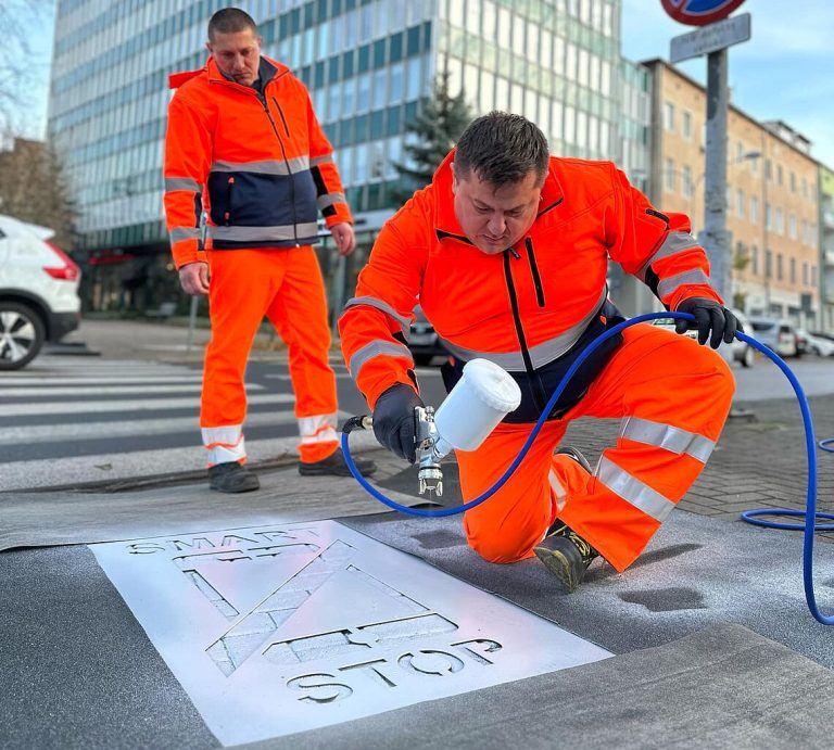 Patrz na drogę, nie na ekran! Olsztyn testuje &bdquo;Smart Stop&rdquo;